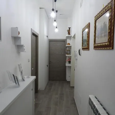 A Adiacente Al Duomo - Il Vicolo Capua